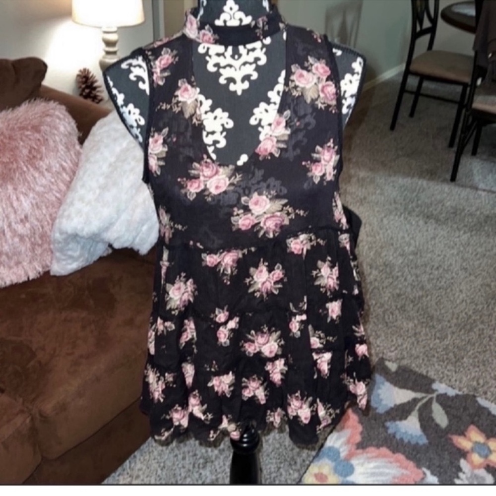 American eagle sleeveless keyhole top
